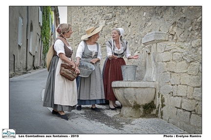 Les comtadines aux fontaines Tirage H10 La Photo dans le Cadre