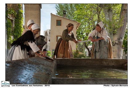 Les comtadines aux fontaines Tirage H17 La Photo dans le Cadre